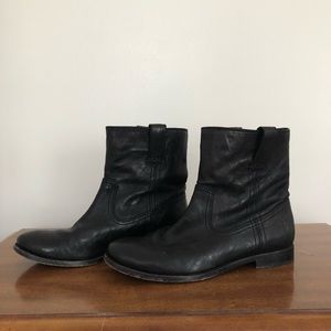 Frye Anna Shortie Boot in Black